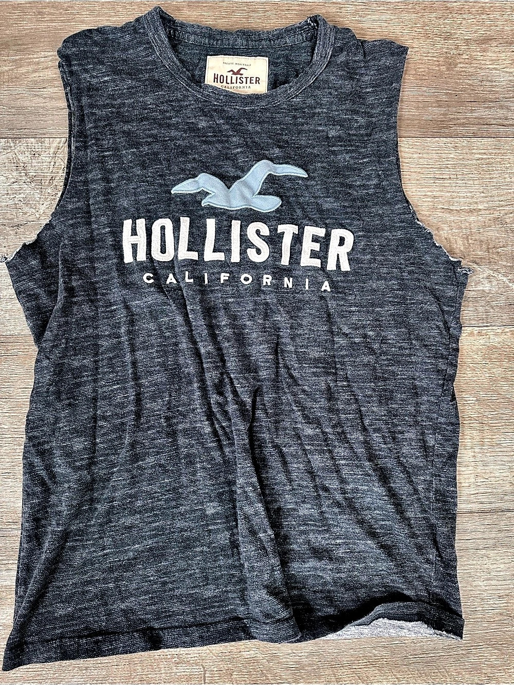 Hollister Graphic Muscle Tee in Gray Size Small